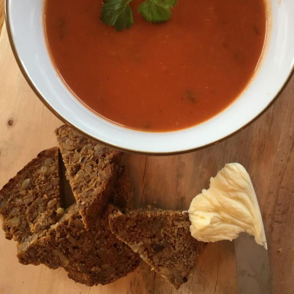 Tomatsuppe med fiberbrød